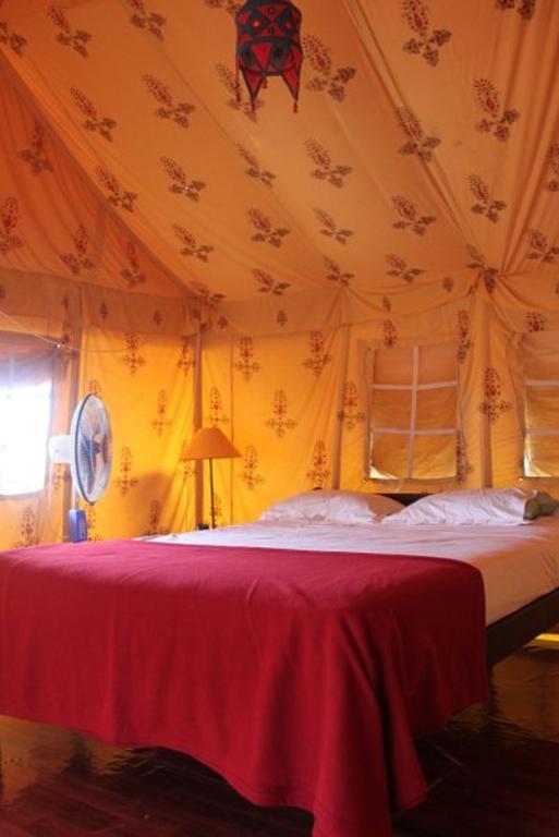 Five Five Restaurant And Guest Tents Anjuna Room photo